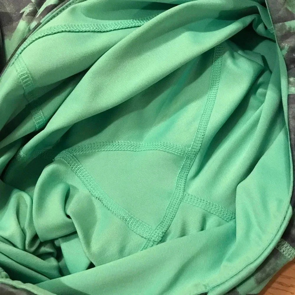 Z By Zella Green Black Geo Abstract Pattern Cropped Capri Leggings Women’s Small - Picture 6 of 11